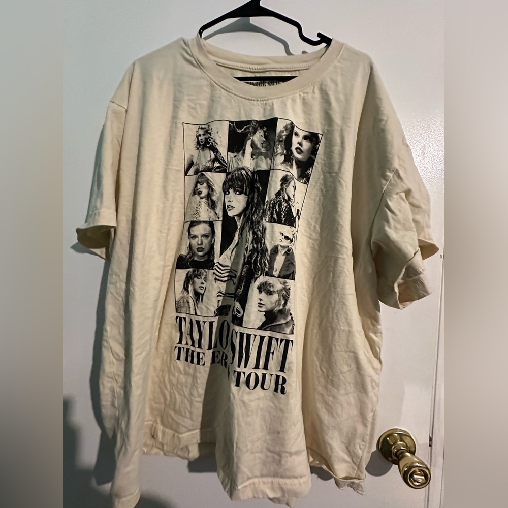 Taylor Swift The Eras Tour concert t-shirt. Worn once. Excellent condition. 3XL.